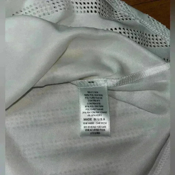 White above knee mesh skirt - Picture 3 of 3